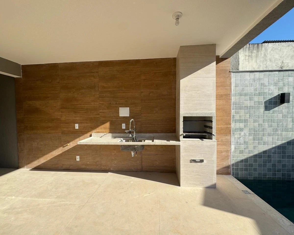 House, 240 m², with a glass-enclosed balcony — photo 38