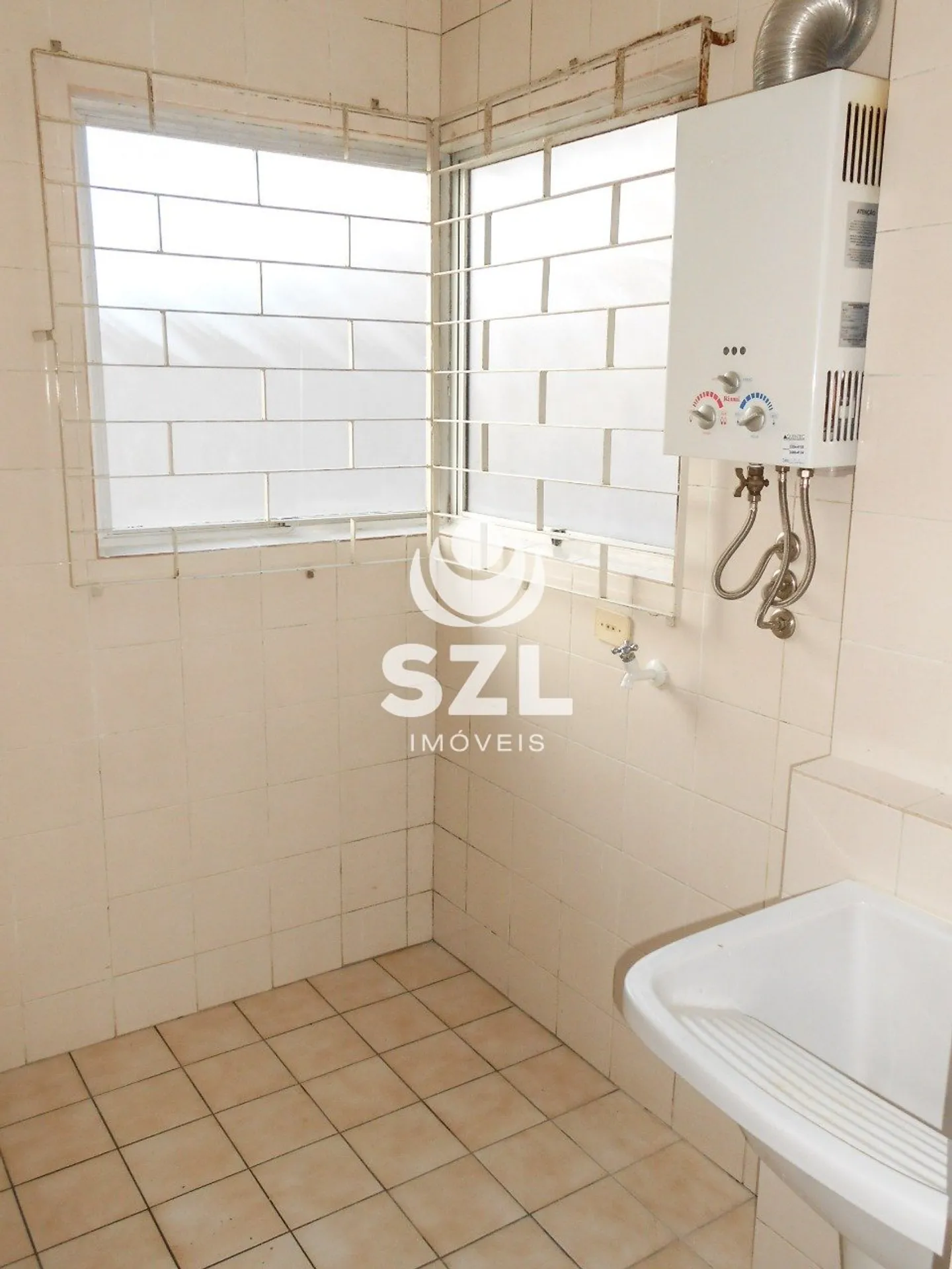 Apartment, 79 m², with wood or laminate floors — photo 5