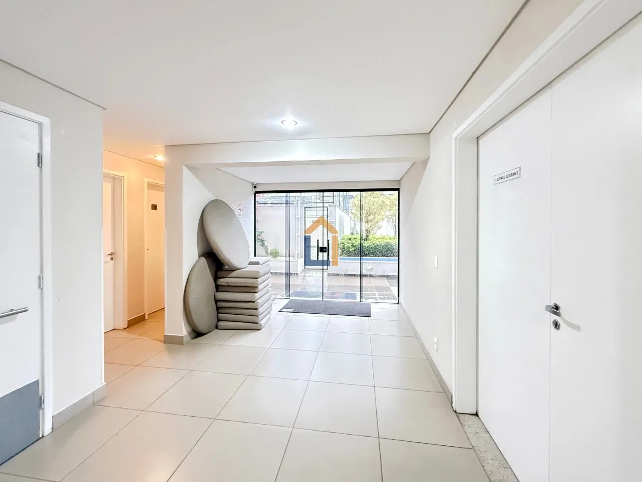 One-bedroom apartment with a dryer — photo 21