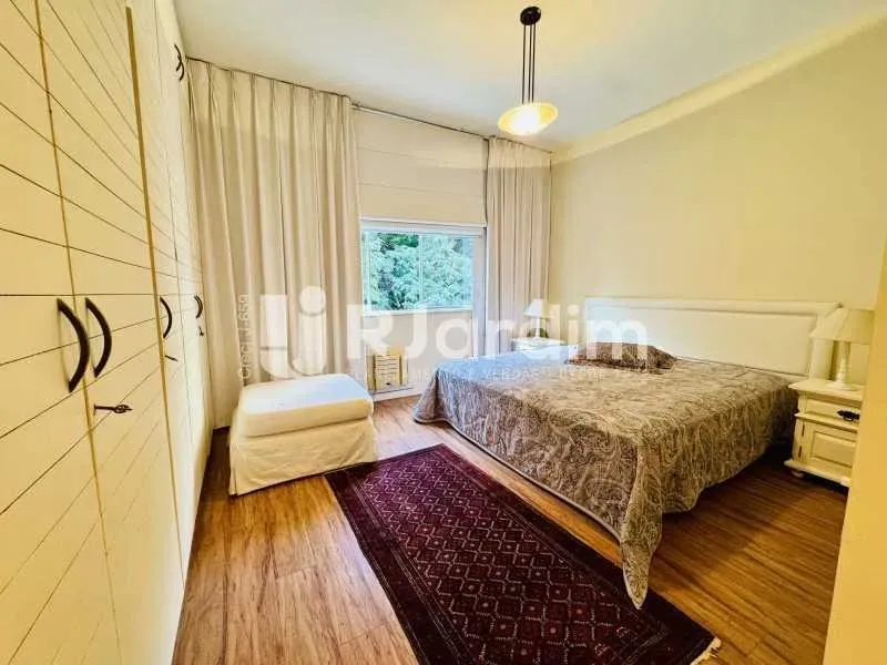 Residential apartment with 4 bedrooms and 4 bathrooms — photo 18
