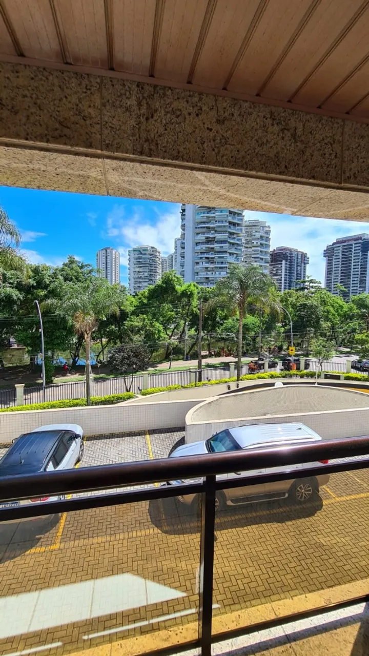 Apartment with 3 bedrooms, 3 bathrooms and a balcony — photo 12