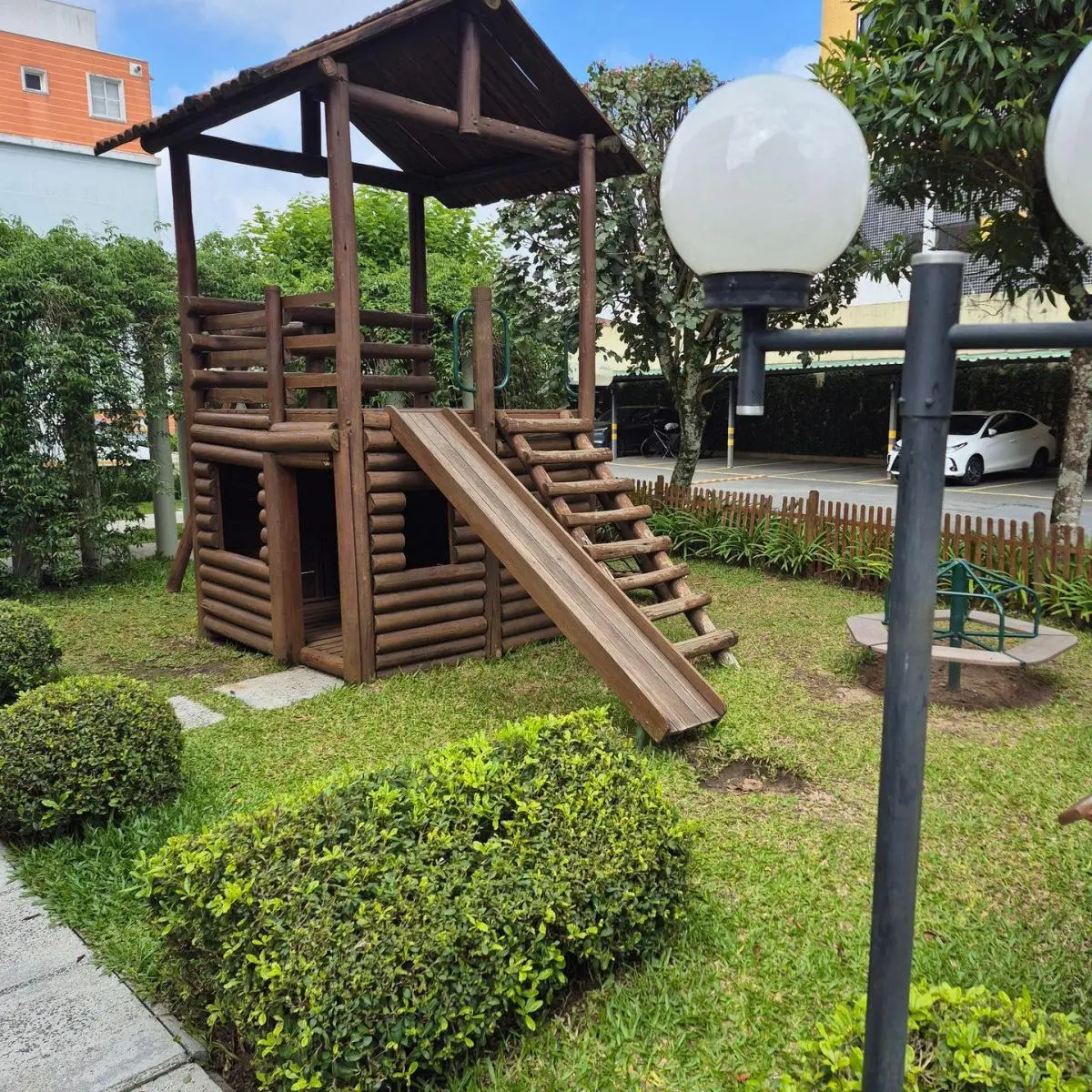 Furnished 3-bedroom apartment with covered parking — photo 17