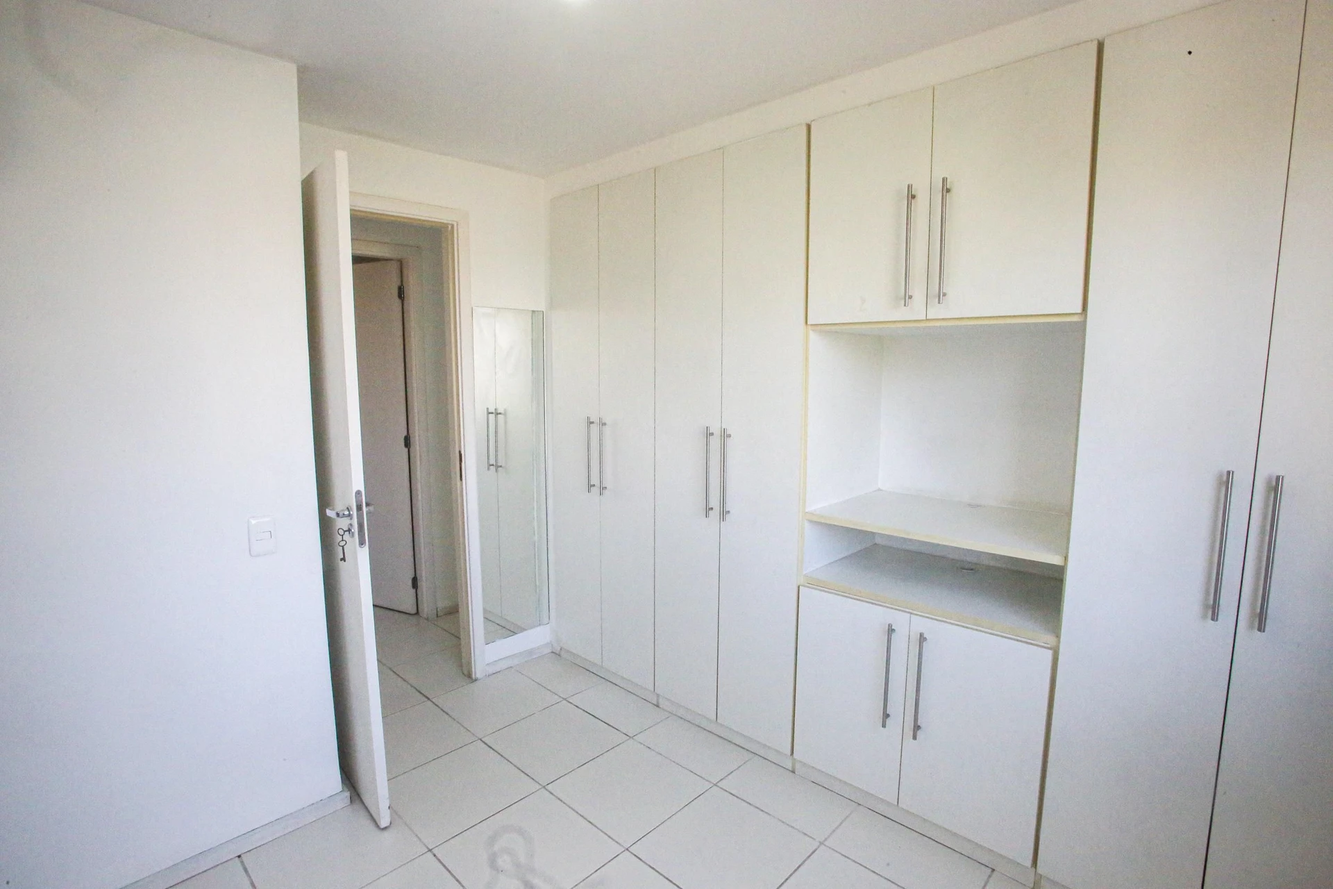 Glass-enclosed balcony in a 3-bedroom apartment, 131 m² — photo 28