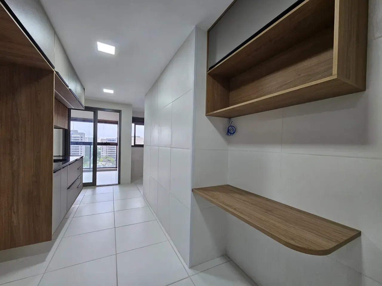 4-bedroom apartment in a building with a gym — photo 2