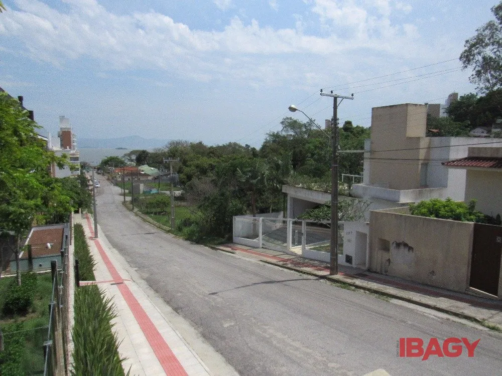 House with 4 bedrooms and 380 m², 2 parking spots — photo 44