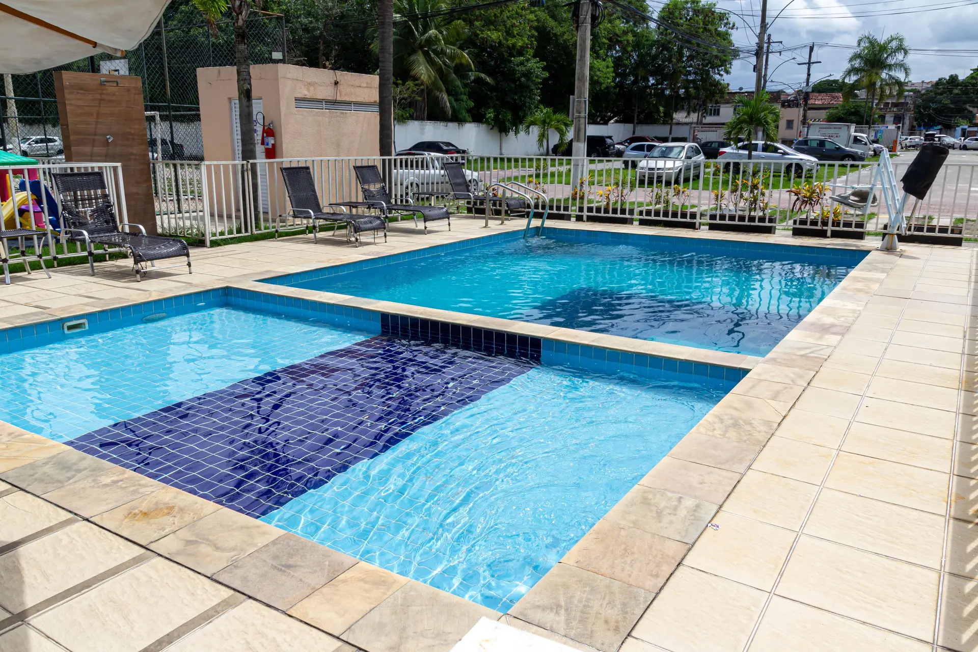 Apartamento mobiliado de 2 quartos em condomínio com piscina — photo 30