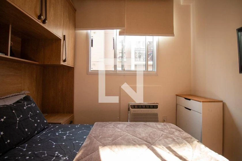 One-bedroom apartment with a washing machine — photo 4