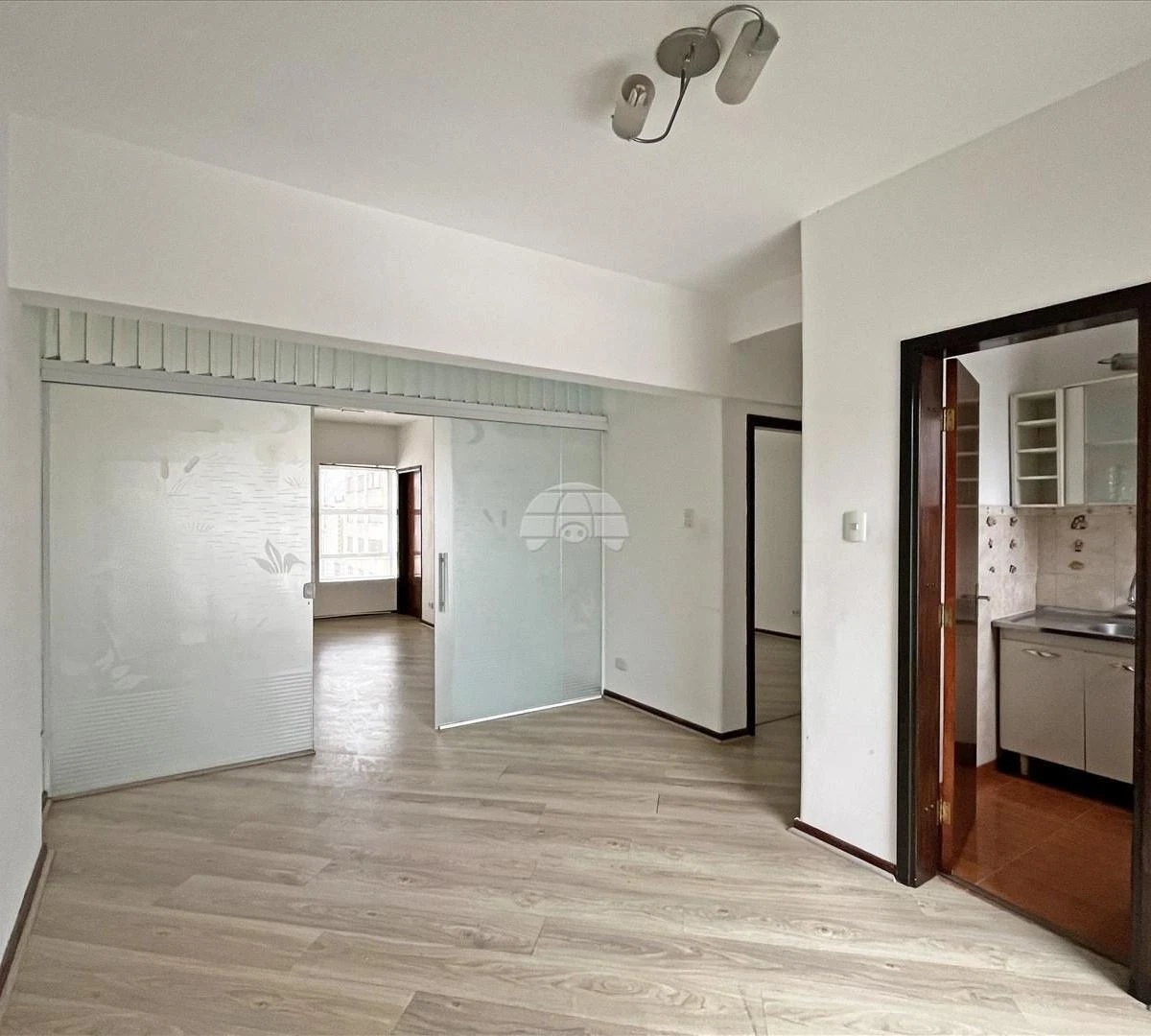 Departamento con piso de madera o laminado en Curitiba