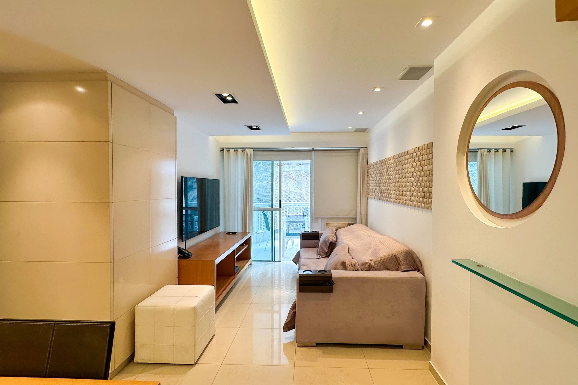 Furnished apartment with 2 bedrooms and built-in wardrobes
