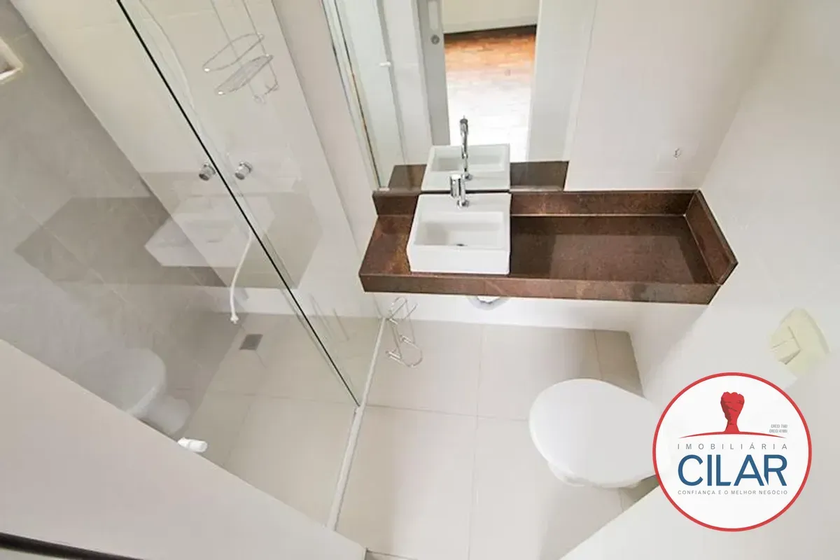 2-bedroom apartment with wood or laminate floors in Curitiba — photo 9