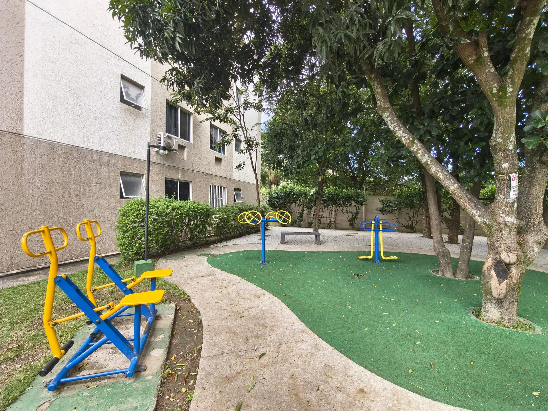 2-bedroom apartment with 1 parking space and 1 bath — photo 9