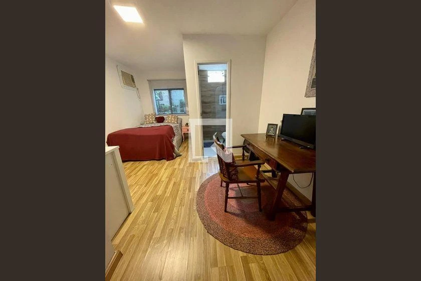 Furnished apartment, 492 m², with a glass-enclosed balcony — photo 7