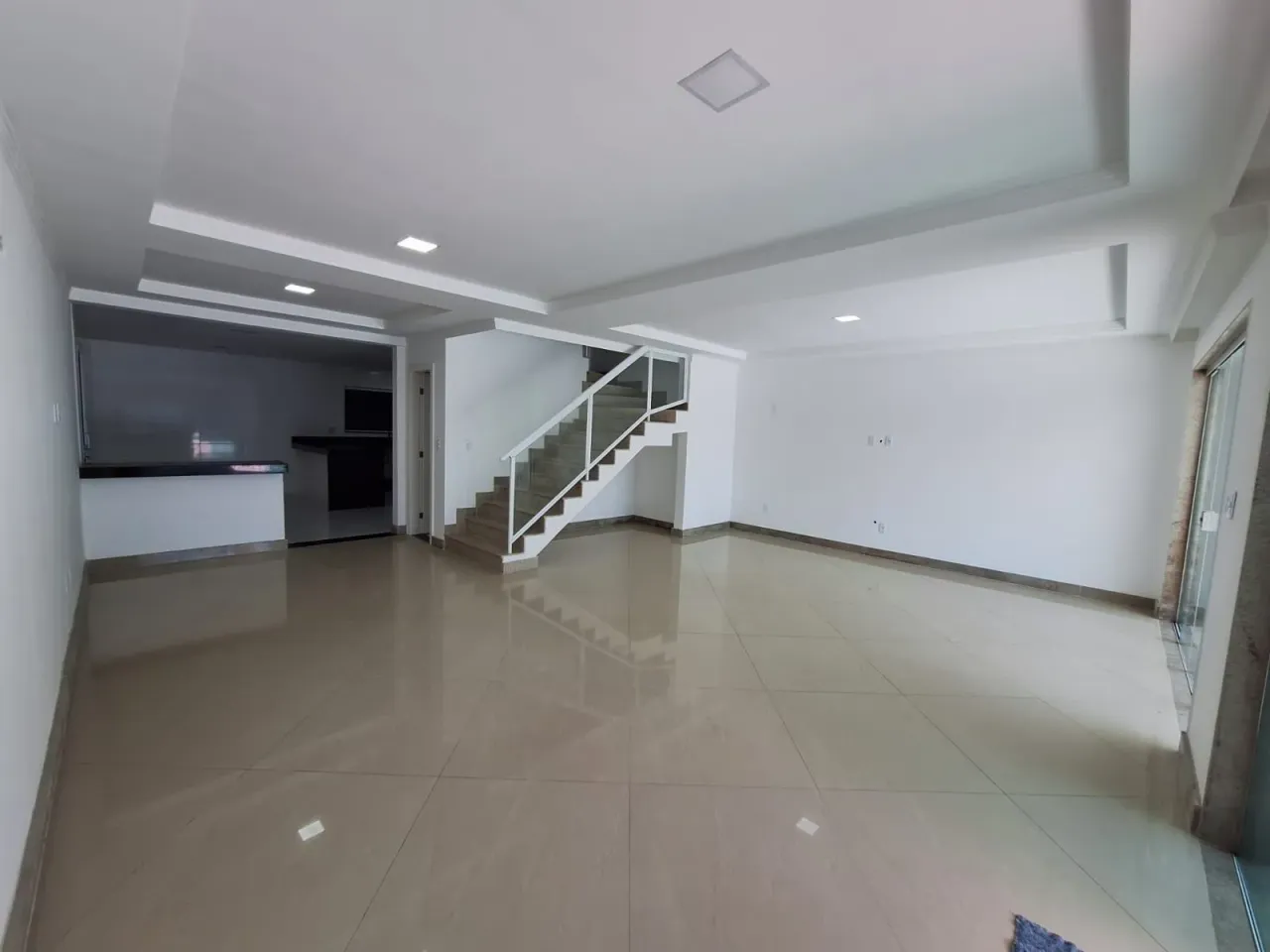 Rental house with 5 bedrooms and 5 bathrooms — photo 7