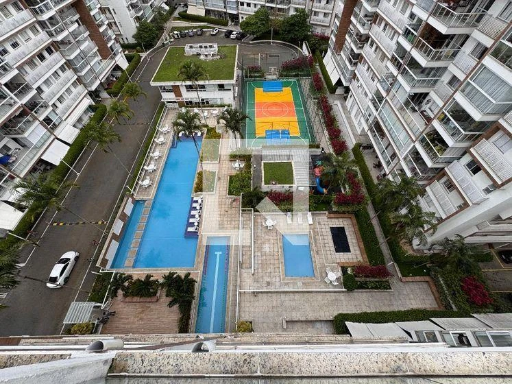 3-bedroom apartment with a mountain view in Rio de Janeiro — photo 38