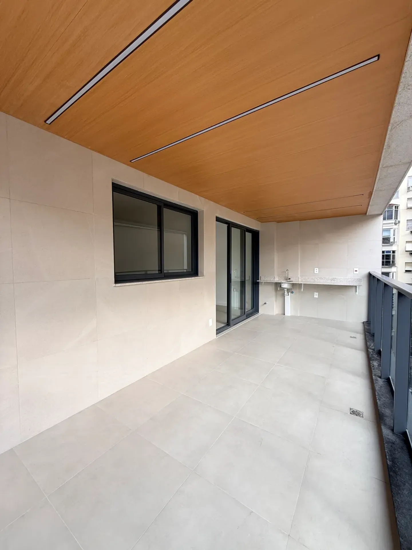 3-bedroom apartment with suite and 101 m² on the 6th floor — photo 27