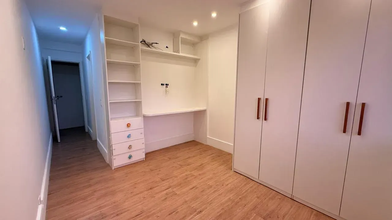 Apartment with 3 suites and a closed kitchen — photo 4