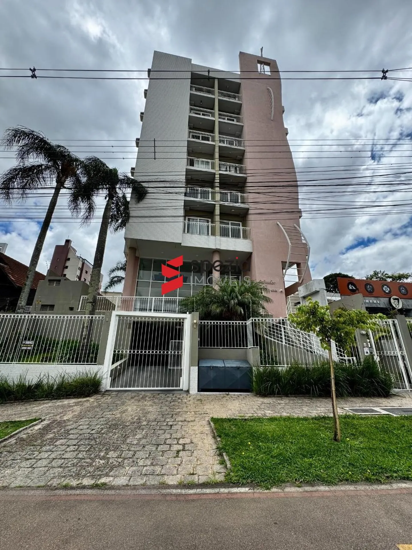 Рабочее место и 2 спальни: квартира 52 м² — photo 32