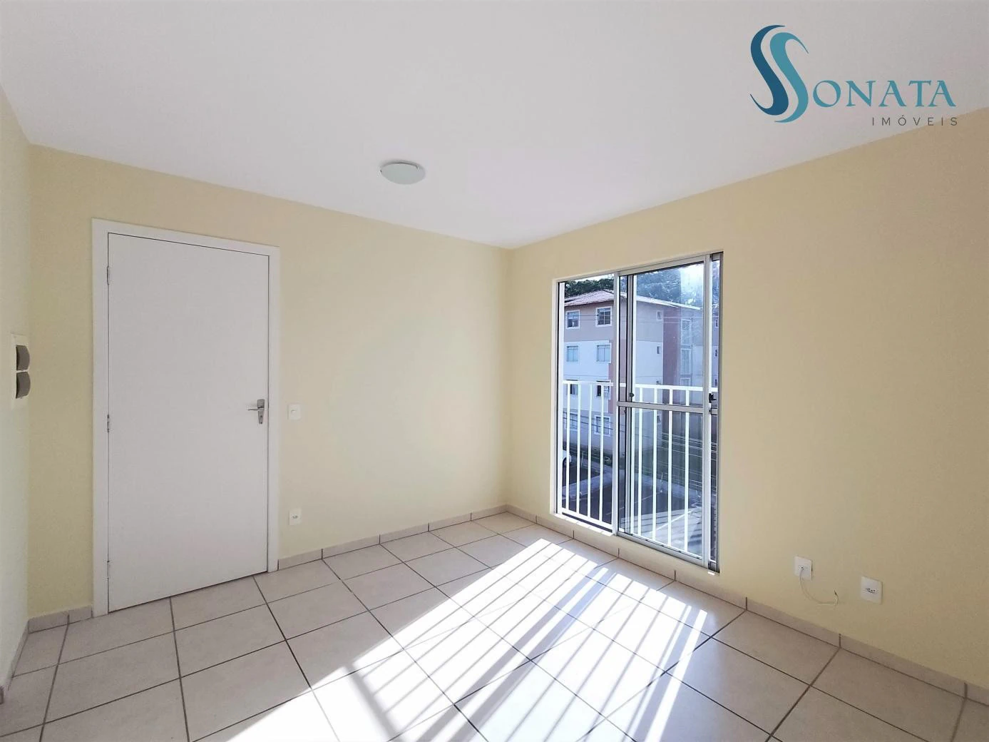 2-bedroom apartment with a closed-off kitchen — photo 4