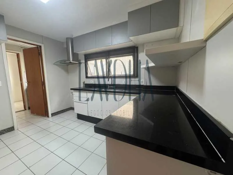 Apartment with 4 bedrooms and a separate kitchen — photo 11