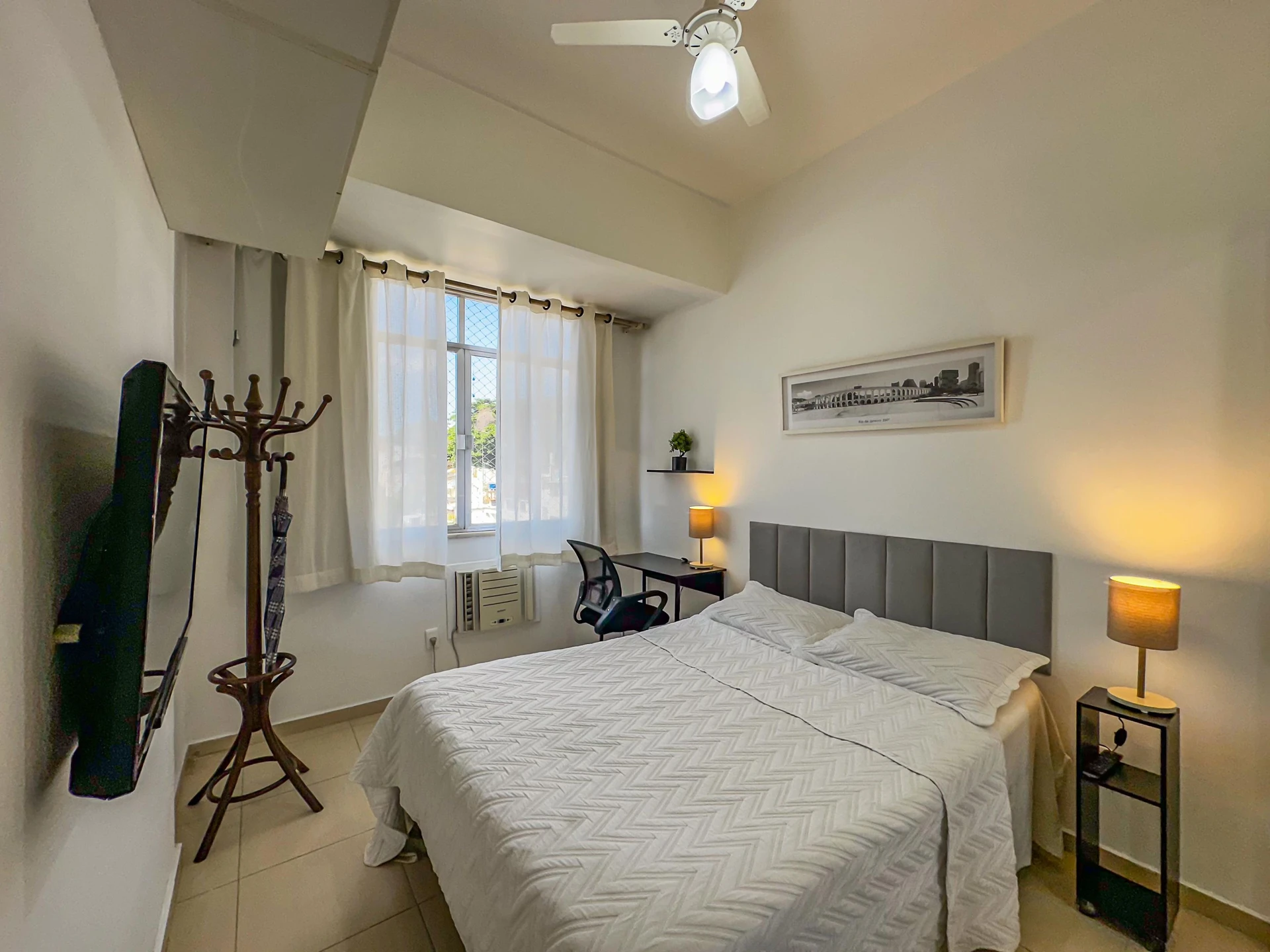 Furnished 1-bedroom apartment with an open kitchen — photo 5