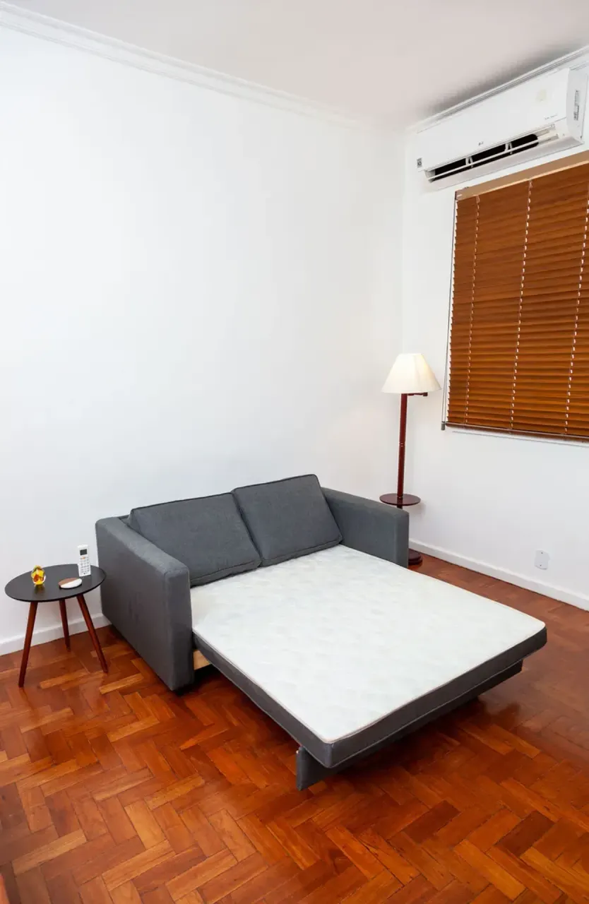Квартира з 1 спальнею 50 м² і кутовою міні-кухнею — photo 13