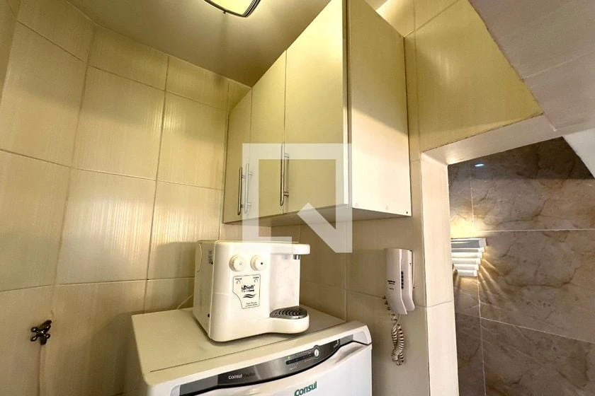 Furnished 1-bedroom apartment with open-plan kitchen — photo 11