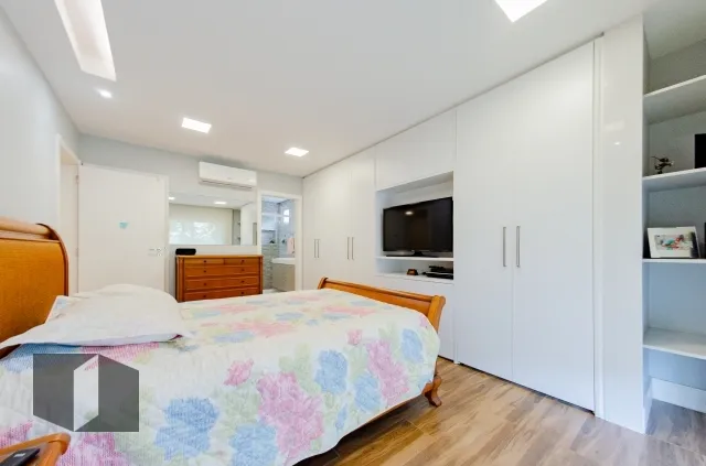 Condominium house with 5 bedrooms and 5 bathrooms — photo 4
