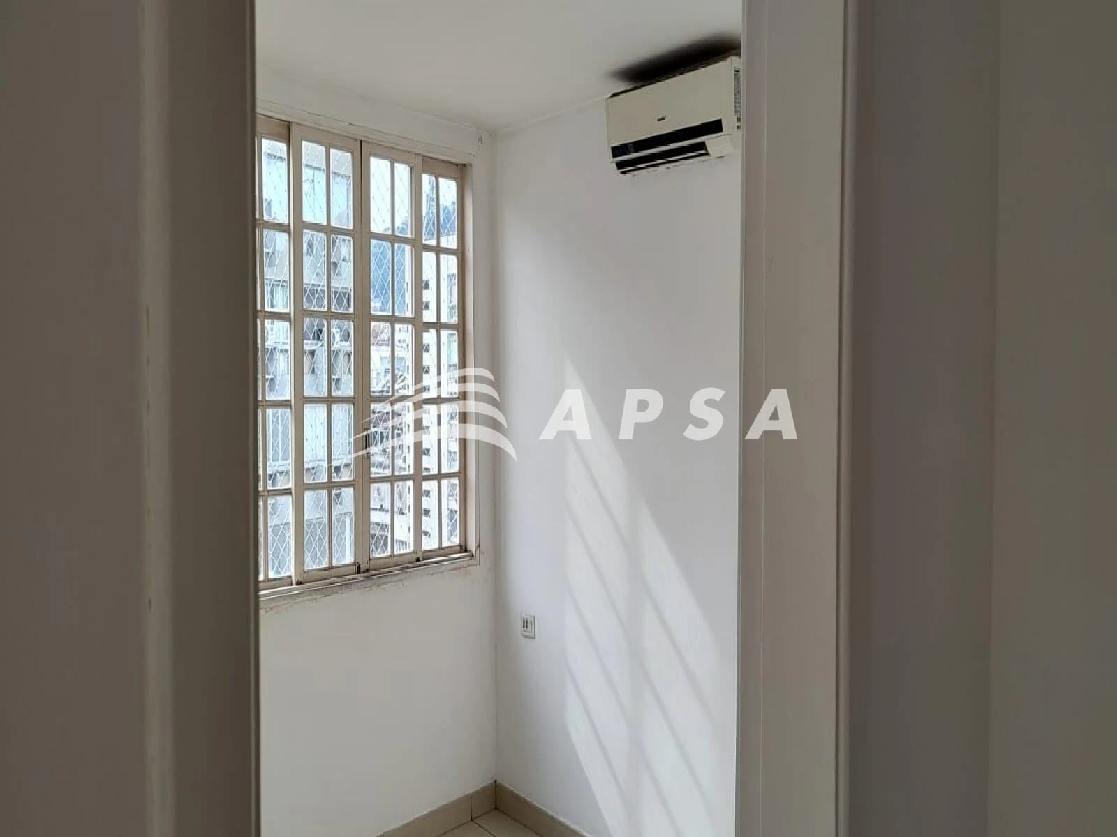 2-bedroom apartment with open-plan kitchen — photo 12