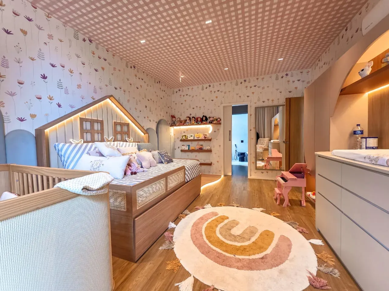 Furnished house, 920 m², with a bathtub — photo 3