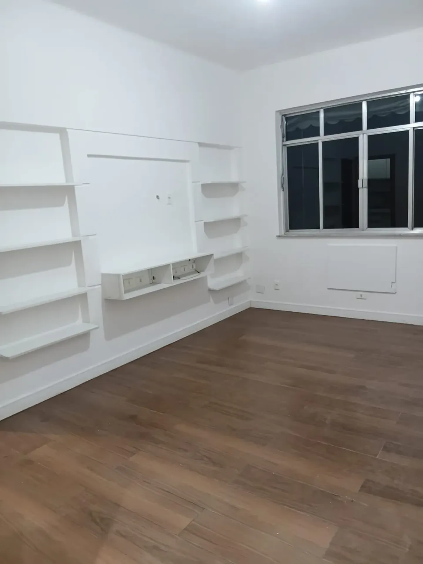 75 m² apartment with a walk-in closet and a home office — photo 9