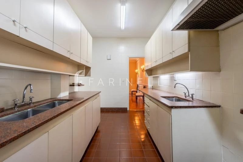248 m² apartment with 3 bedrooms and 4 bathrooms — photo 9