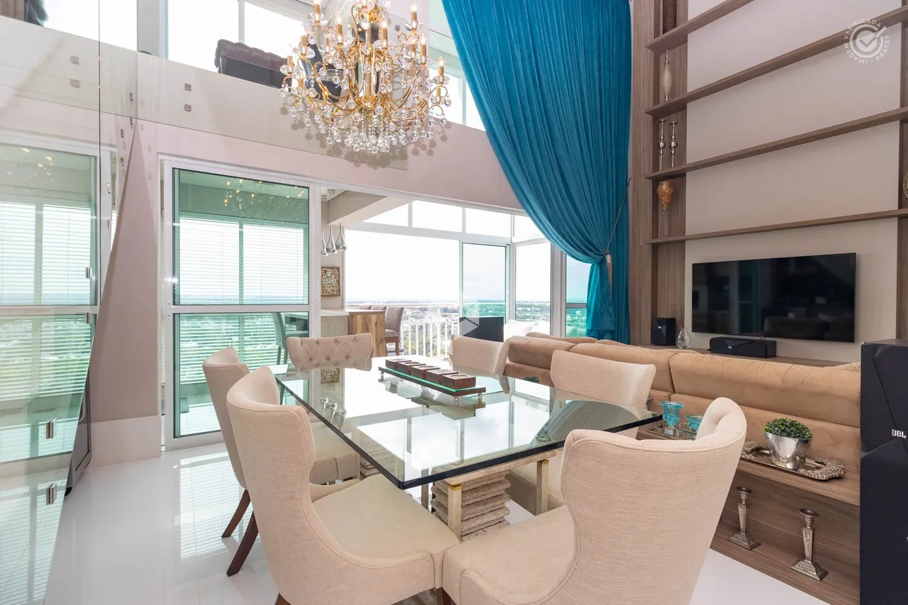 Furnished apartment with 3 en-suite bedrooms and 295 m²