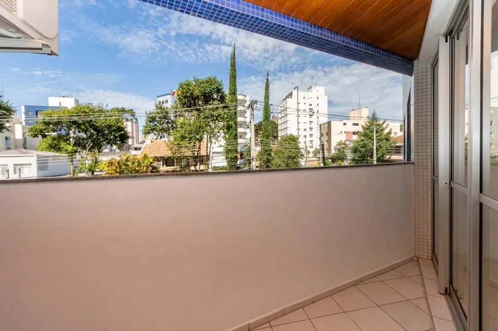 214 m² apartment with a balcony and 3 bedrooms — photo 13