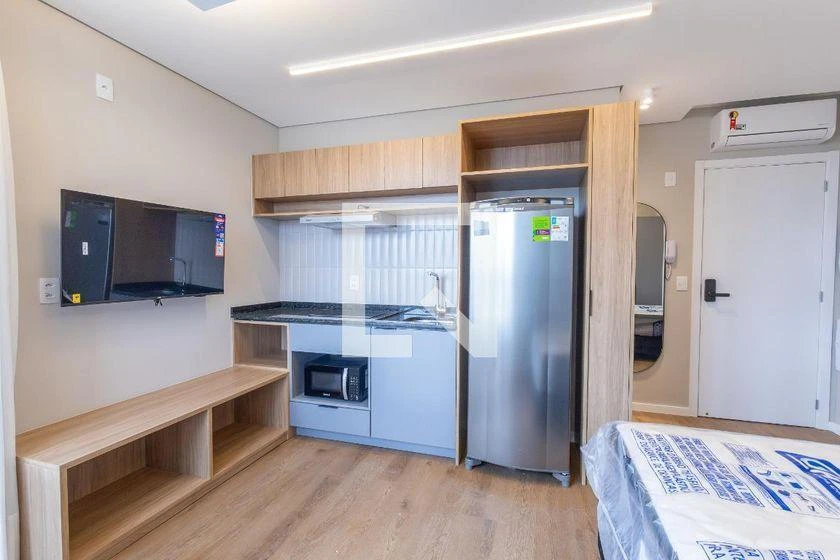 Furnished 1-bedroom apartment with 24 m² and floor-to-ceiling windows — photo 8