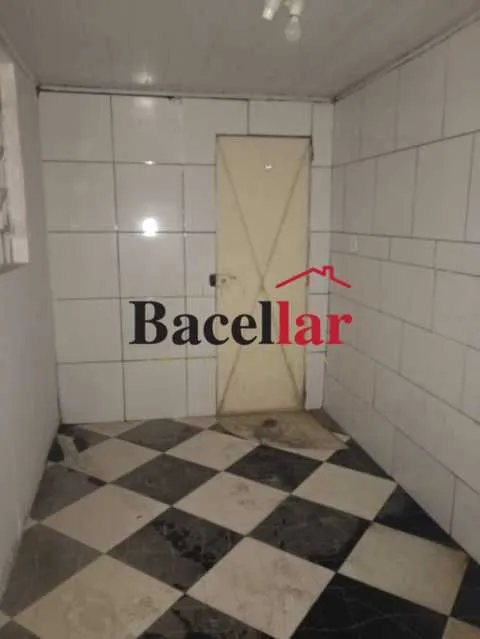 Unfurnished house with 2 bedrooms, 1 bathroom, 1 parking — photo 9