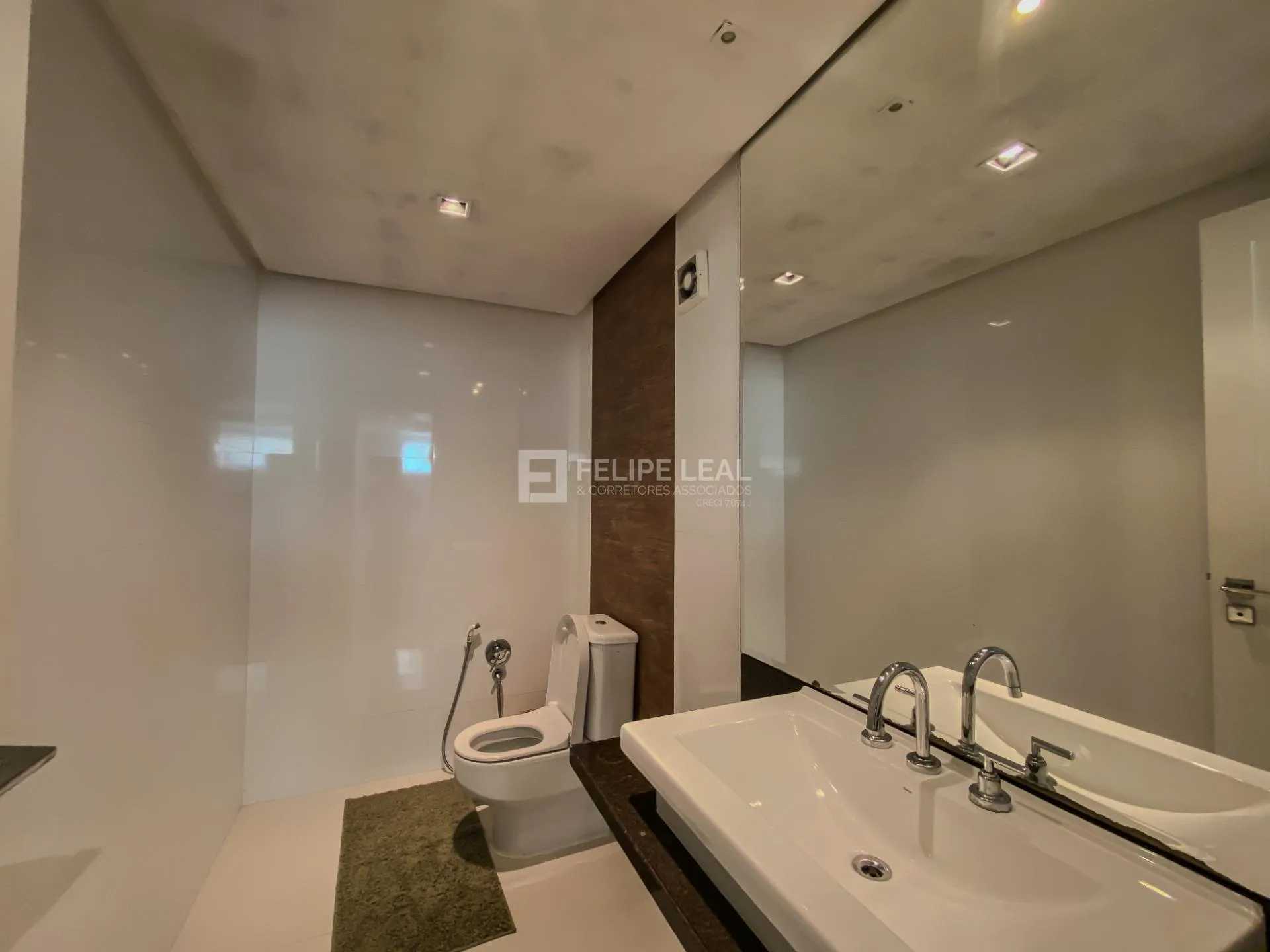 Casa em condomínio com 9 dormitórios e 8 suítes — photo 15