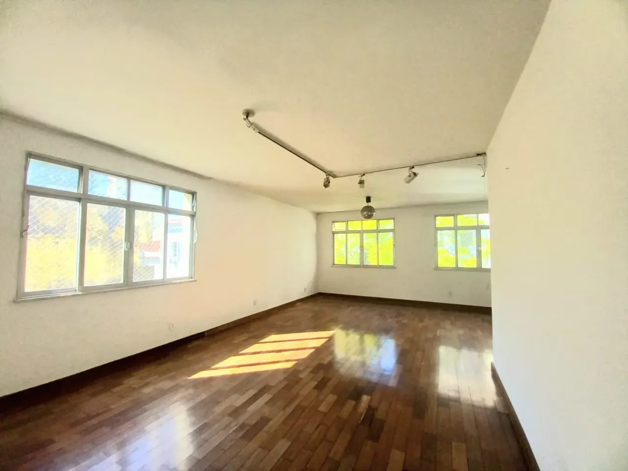 House with 2 bedrooms and 5 bathrooms plus 2 parking spots — photo 23