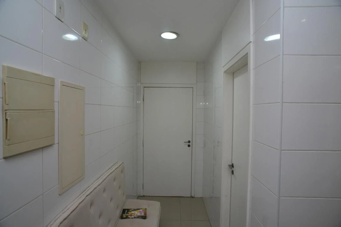 Furnished apartment with 4 en-suites and 5 bathrooms — photo 19