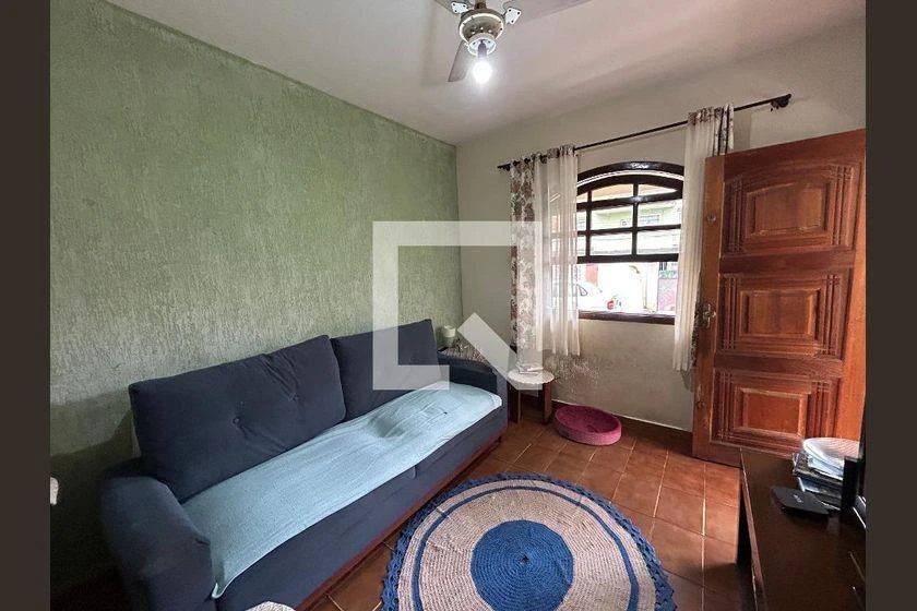 Furnished 3-bedroom house with desk workspace — photo 8