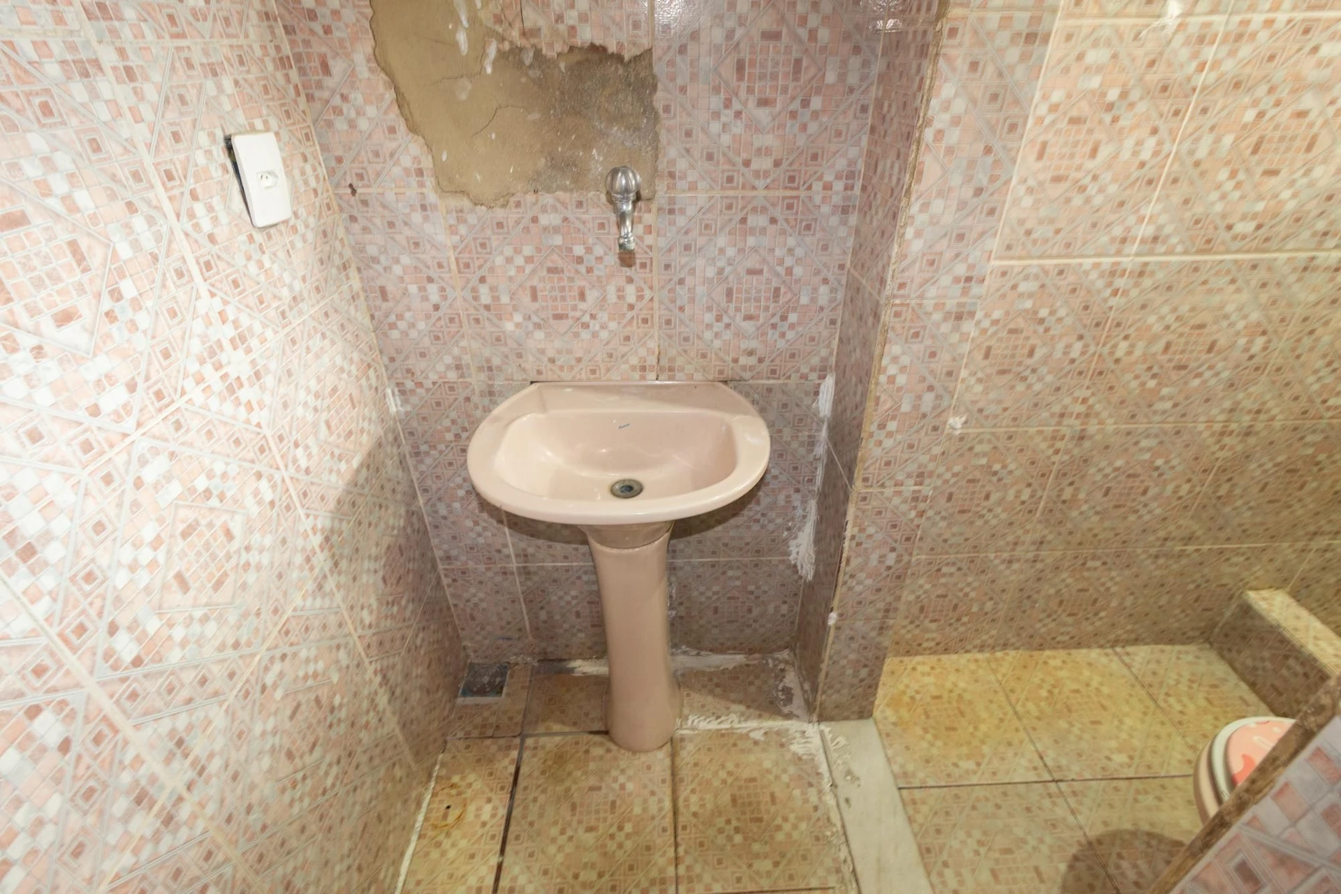 Студія з балконом, потрібен ремонт, 1 спальня — photo 18