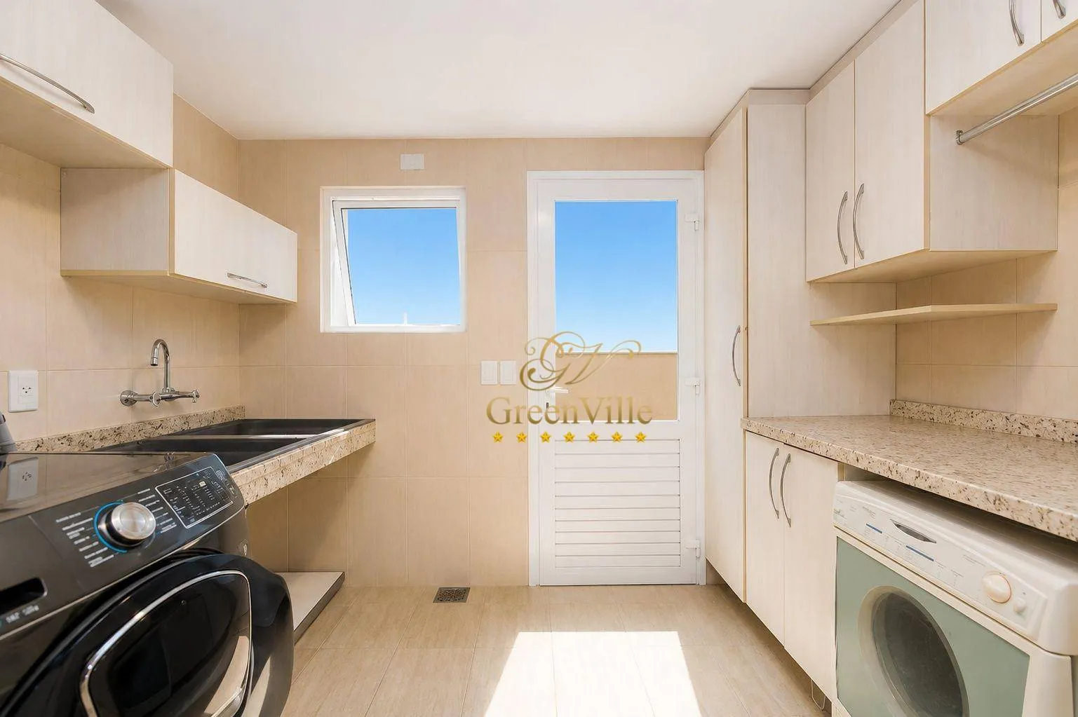House with built-in balcony grill and 4 en-suite suites — photo 22