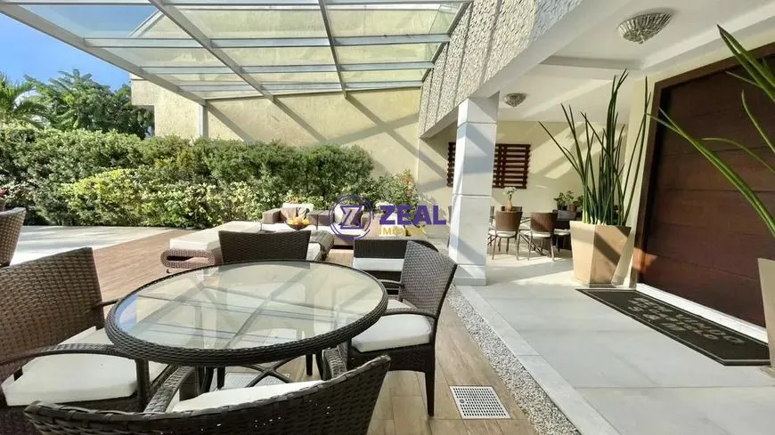Furnished house with 4 suites and an integrated kitchen 380 m² — photo 9