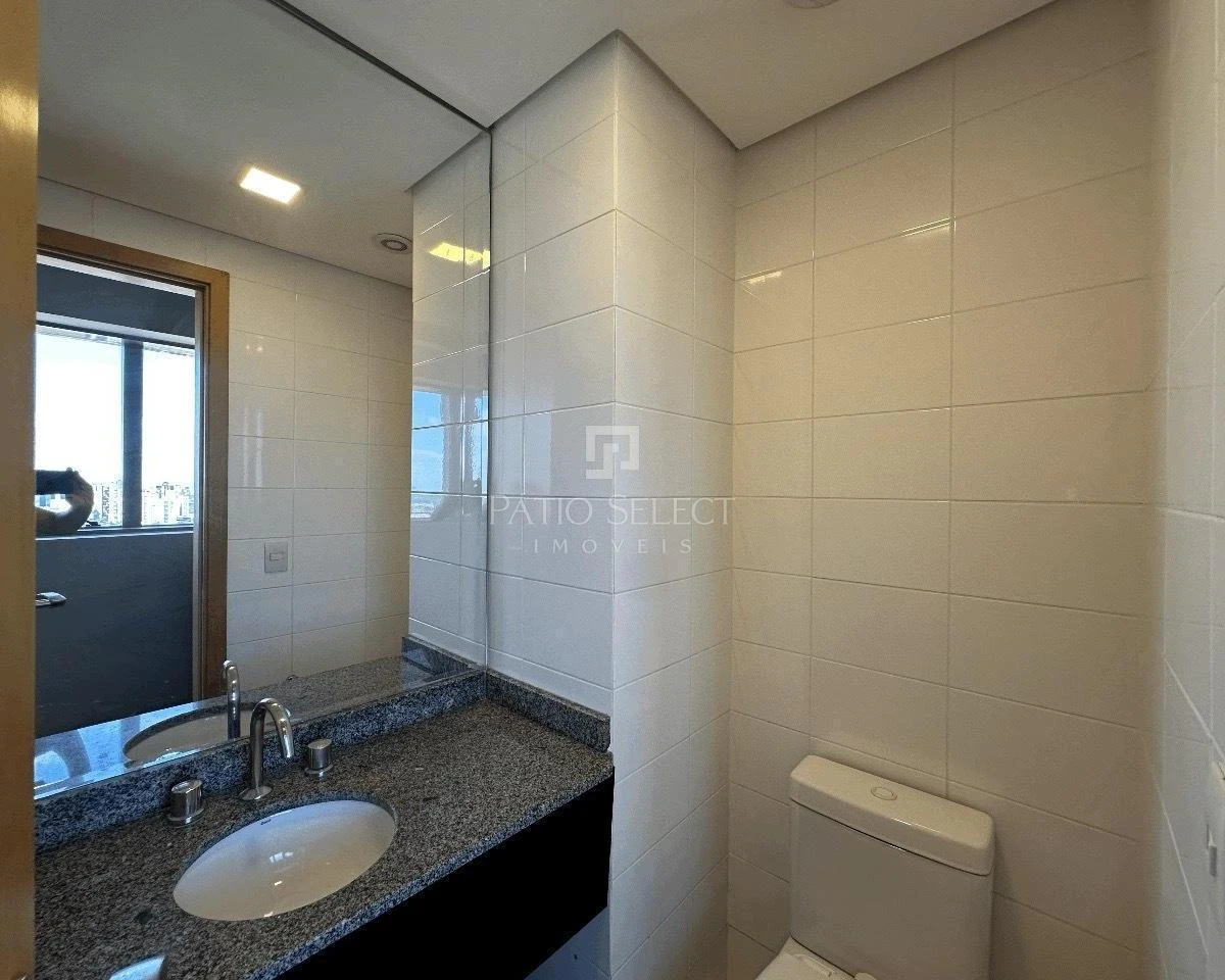 2-bedroom apartment with a bathtub in Curitiba — photo 18