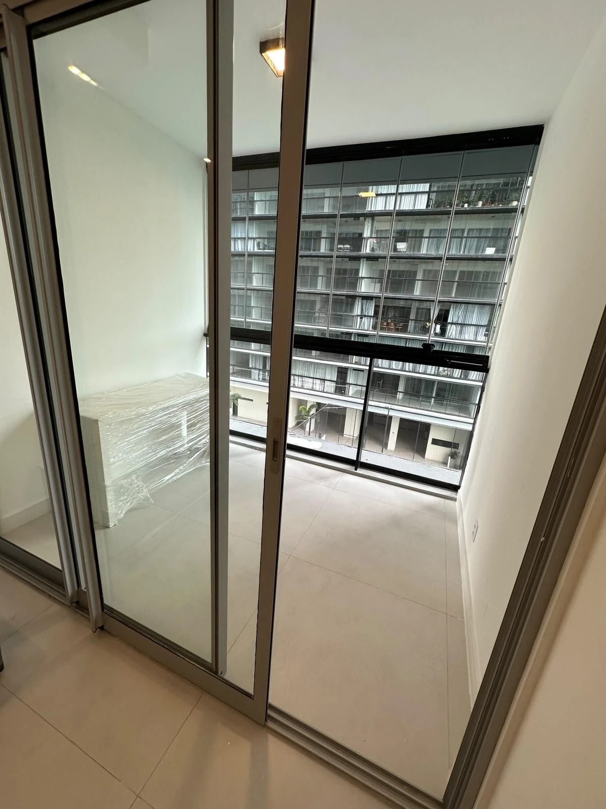 Floor-to-ceiling windows in a 2-bedroom apartment, 84 m² — photo 45