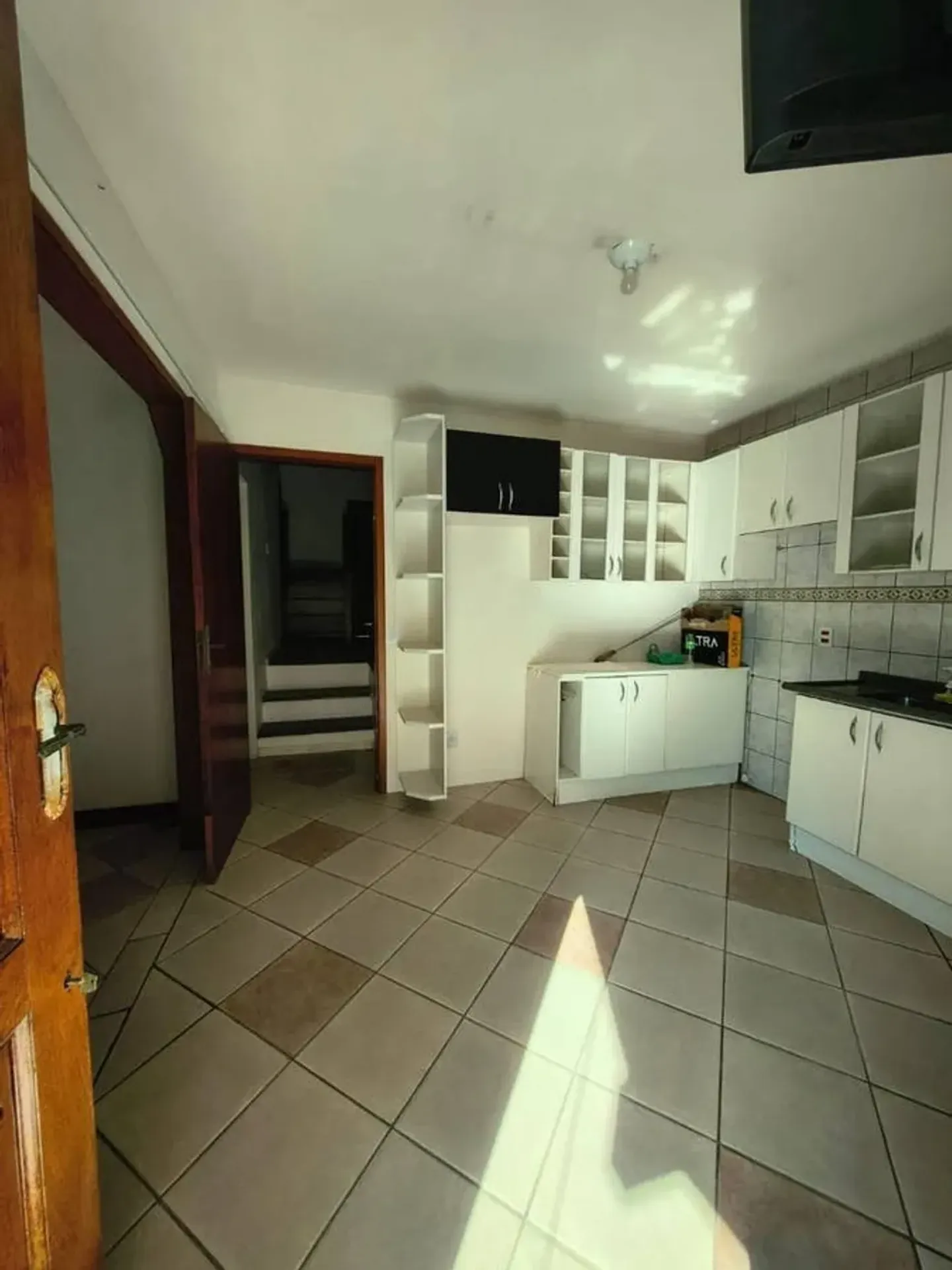 700 m² house with a bathtub and a grill on the balcony — photo 22