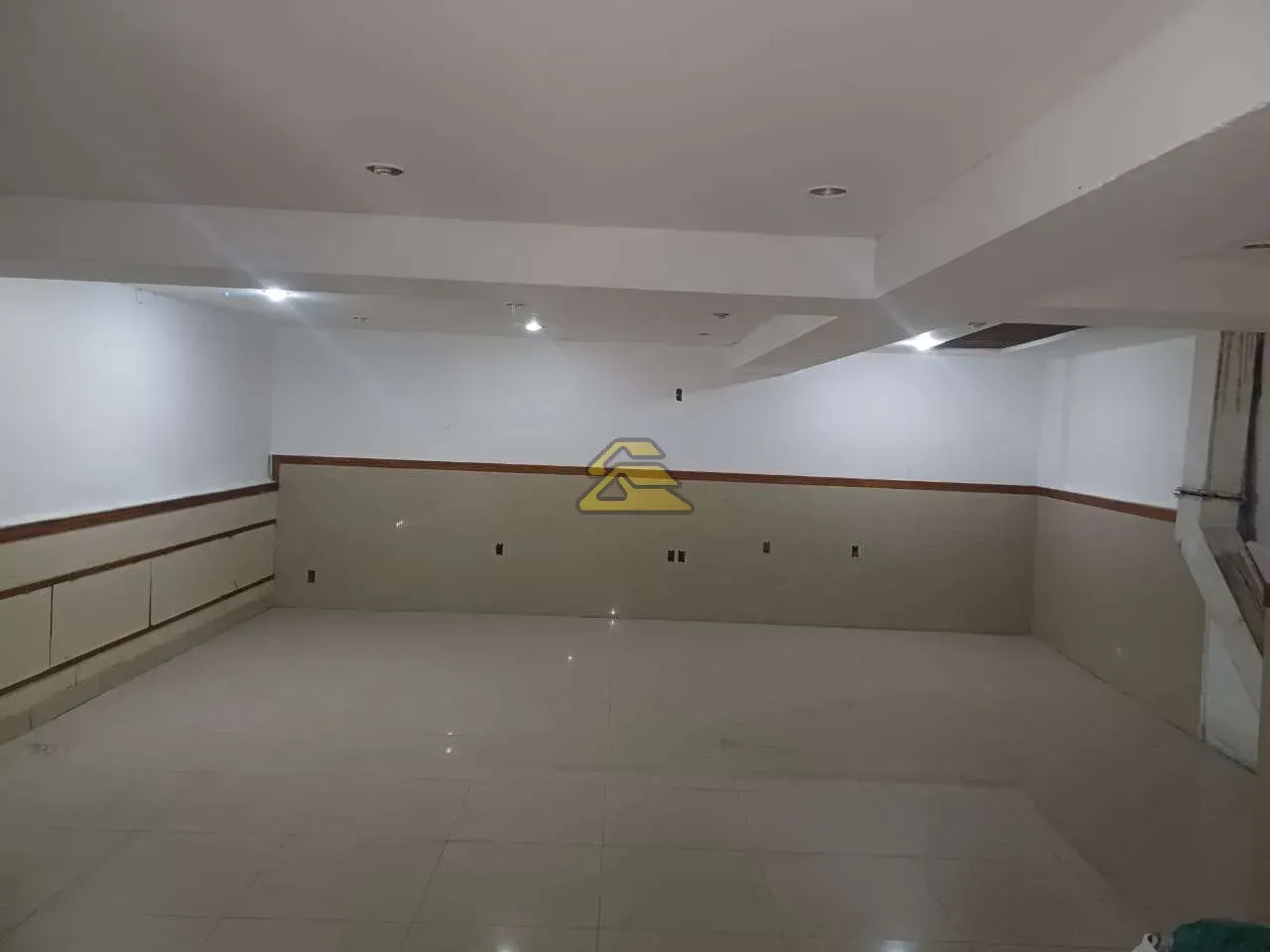 Duplex home with 5 bedrooms and 4 bathrooms — photo 38
