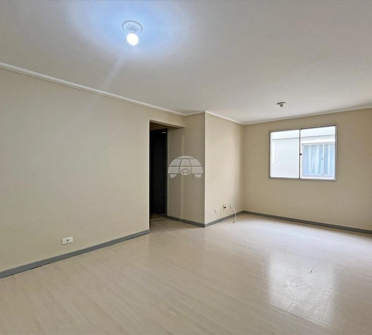 2-bedroom apartment with wood or laminate floors in Curitiba