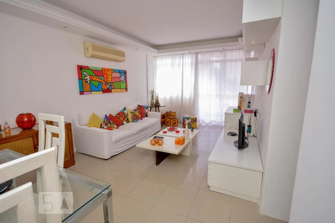 2-bedroom apartment with a bathtub in Rio de Janeiro