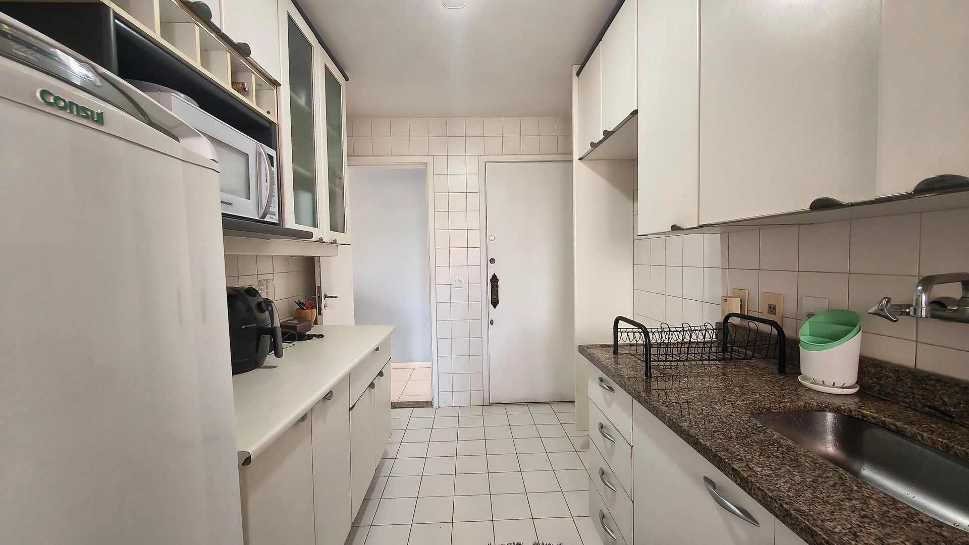 3-bedroom apartment with a mountain view in Rio de Janeiro — photo 10