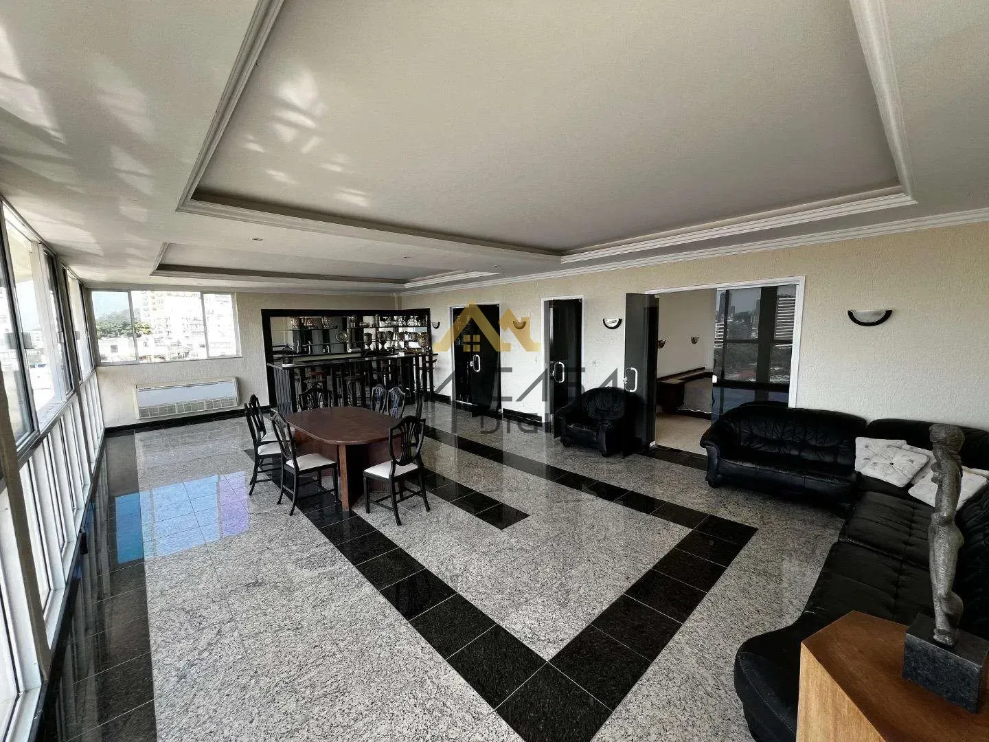 House with 5 bedrooms, 5 bathrooms and built-in wardrobes — photo 3